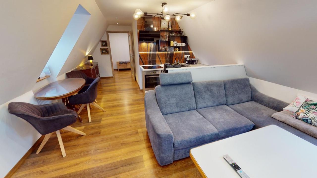 Apartman Atelier Vary V Nove Zrekonstruovanem Dome Карлови Вари Екстериор снимка