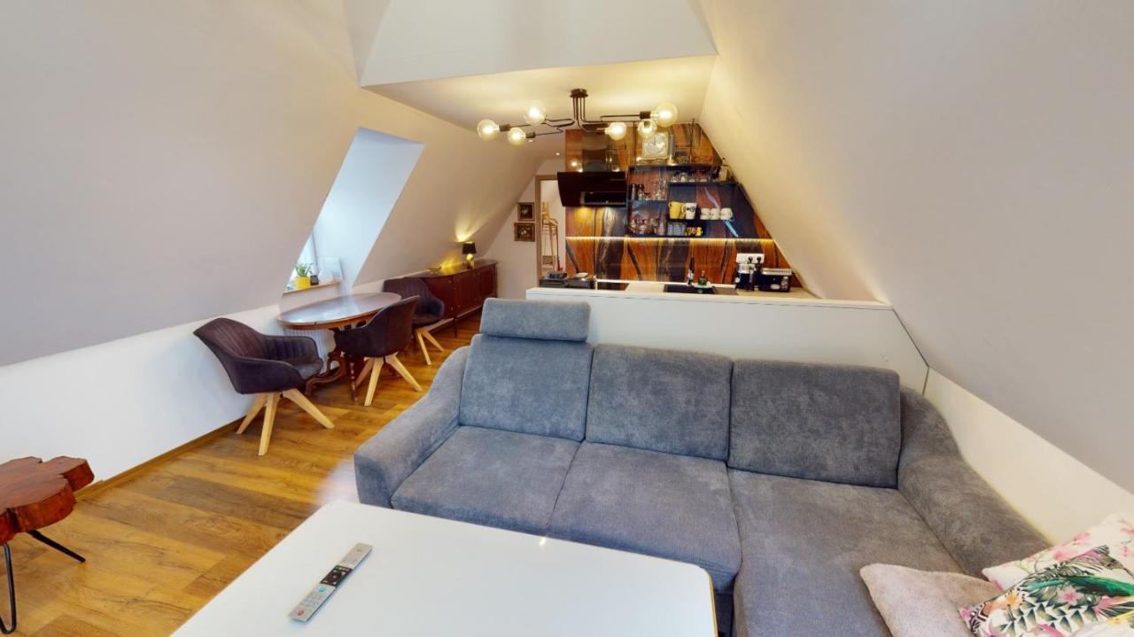 Apartman Atelier Vary V Nove Zrekonstruovanem Dome Карлови Вари Екстериор снимка